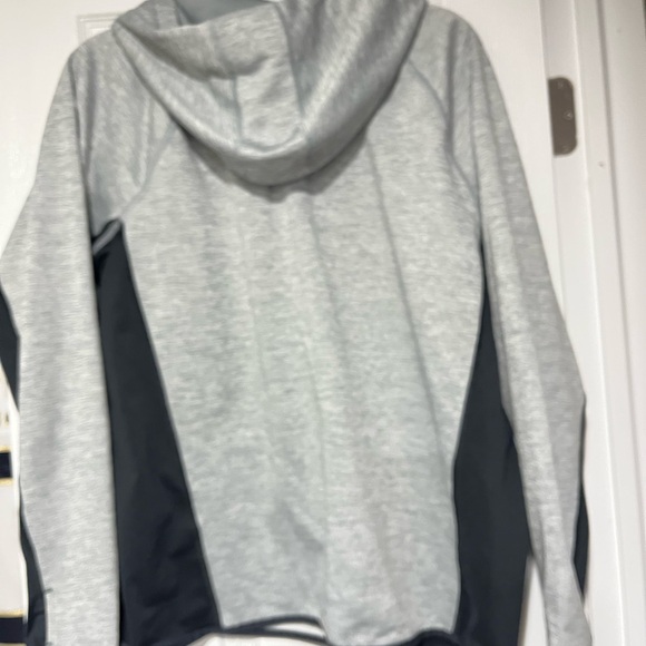 Under Armour Gray and Black Athletic Sweater cold gear wear loose fit - Picture 2 of 3